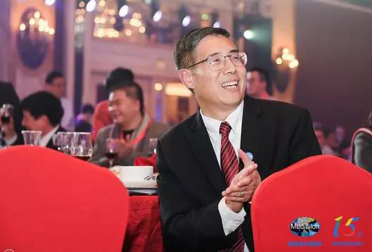 ����÷����ҽҩCEO�´��벩ʿ