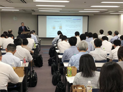 �´����ϯ�ڶ����й���ҩ��ҵ����״����ҩ�걨�ݽ���