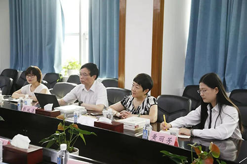 ����÷�ٴ�ǰ�о����ܲü������������˫�����������ҩЧ��ִ�����ζ�����������ҩ��������Ŀ���������ȵ�