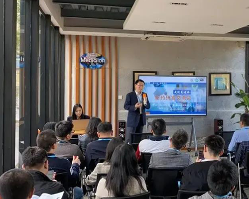 �й�ҩ�ƴ�ѧ�Ϻ�У�ѻ� �����᳤