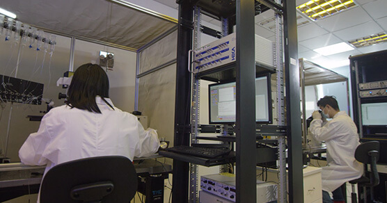 ������-1